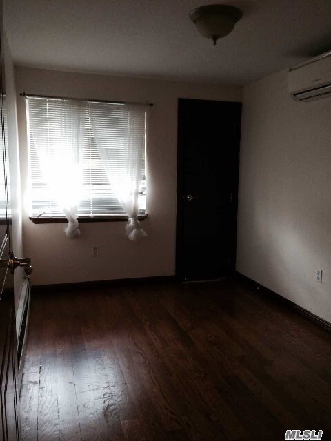 Primary Photo - 162-10 71st Ave