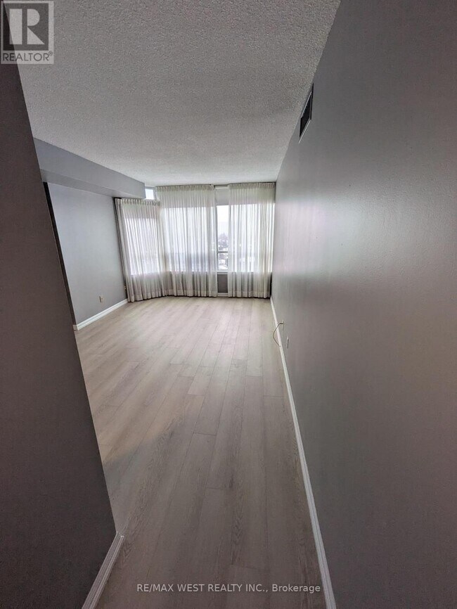 Photo du bâtiment - 1121 Steeles Ave W