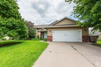 Building Photo - 140 Elm Ct