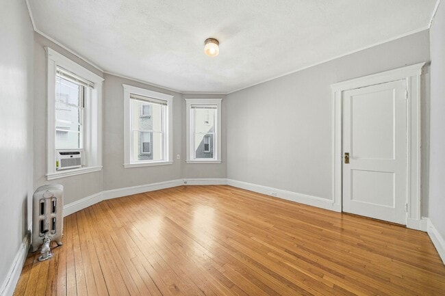 Building Photo - 440 Park Dr