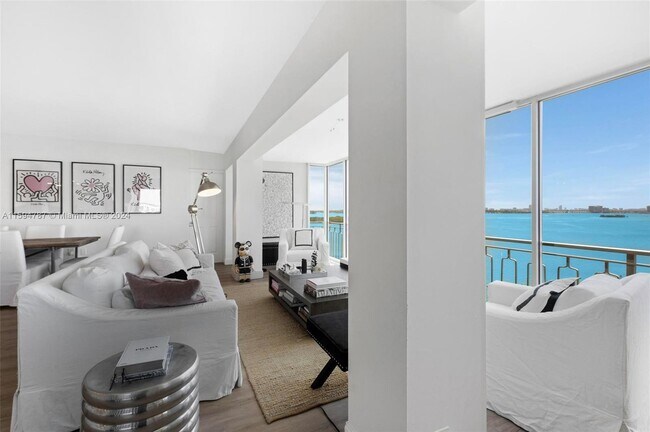 Building Photo - 11111 Biscayne Blvd