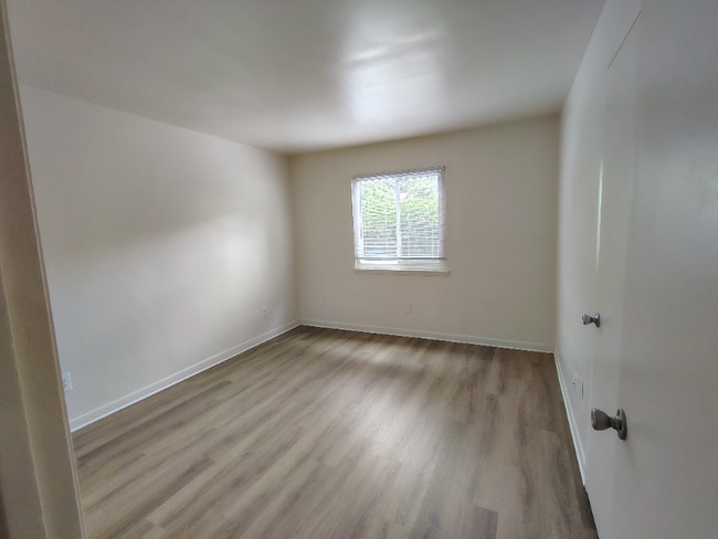 Building Photo - 600 Reusens Rd