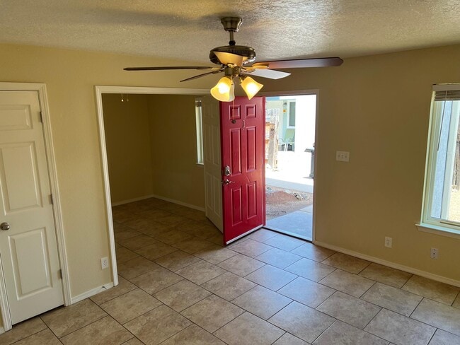 Foto del edificio - 1816 Buena Vista Dr SE