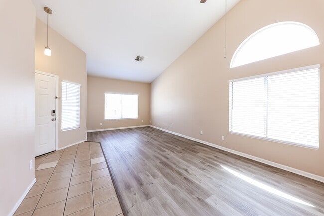 Building Photo - 14815 W Dovestar Dr