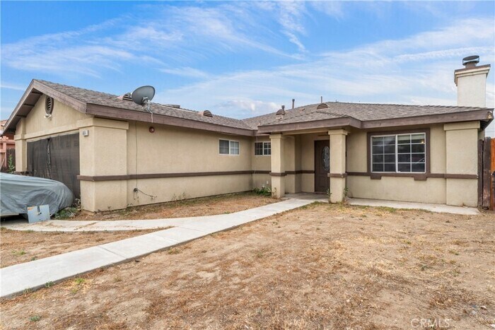 Foto principal - this home offers tremendous potential in a...