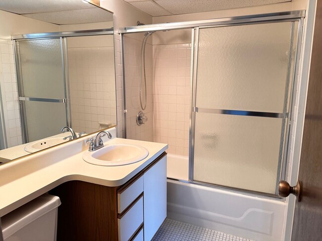 Building Photo - 2 br, 2 bath House - 1435 Forest Green Drive