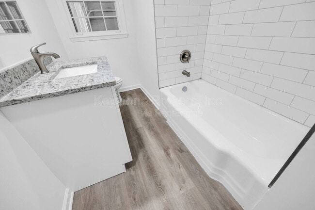 Building Photo - 1586 Kings Rd