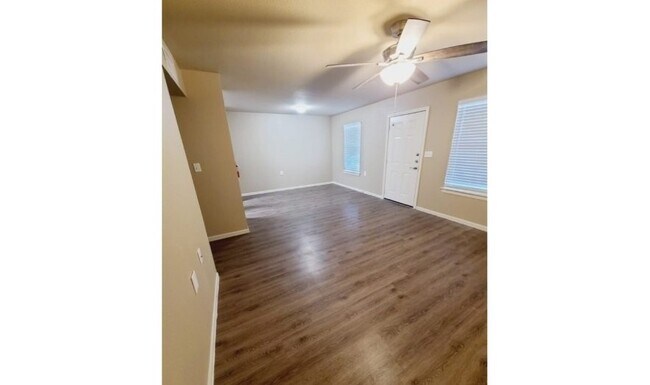 Foto del edificio - 602 W Commons St