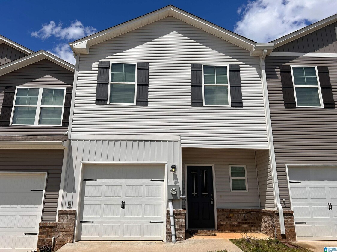 624 The Heights Ln, Calera, AL 35040 Townhome Rentals in Calera AL