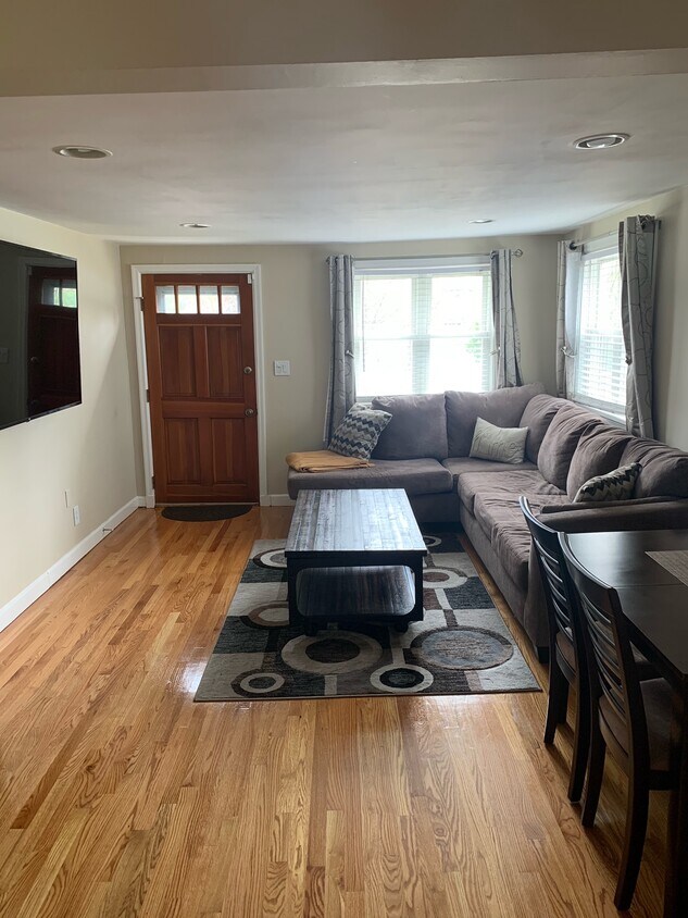 Foto principal - 154 Lakeview Ave