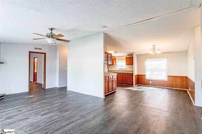 Building Photo - 305 Walnut Crest Ct
