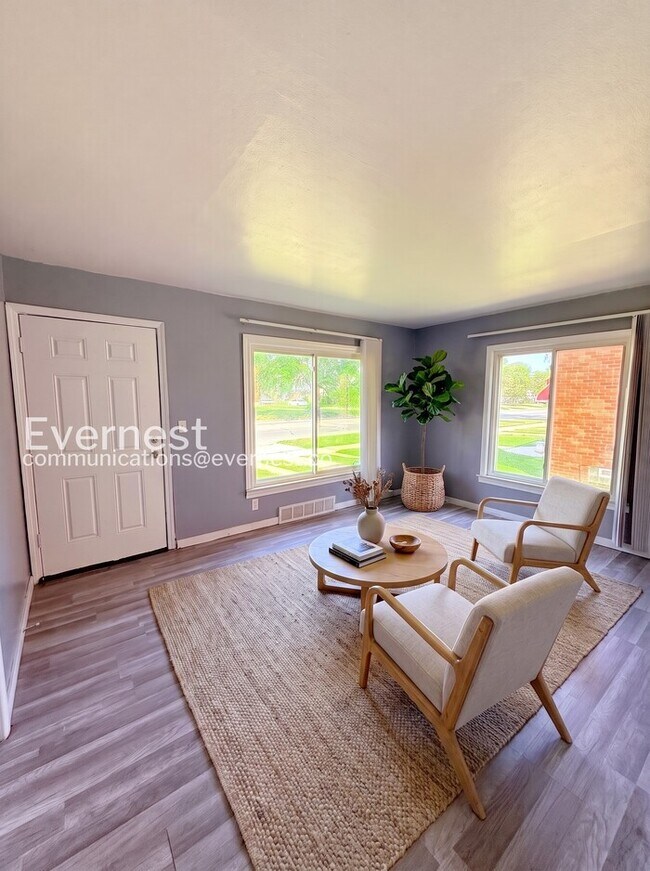 Building Photo - 2 Bed & 1 Bath Duplex in Detroit / Pet-Friendly / Section 8 Accepted / Available Now!