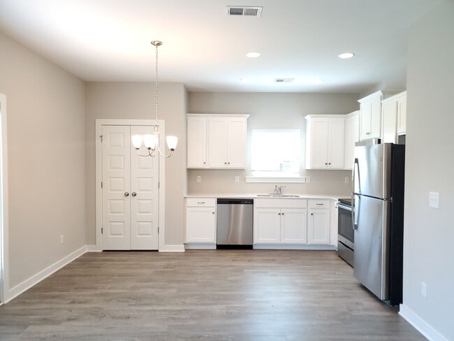 Building Photo - Home for Rent in Clanton, AL...Available to view!!!!!  View with 48 Hours Notice!