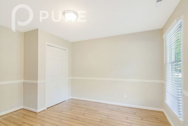 Building Photo - 9400 Bells Valley Dr