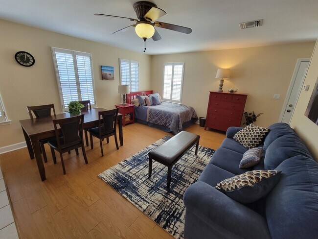 Foto del edificio - 3223 Whitman Way