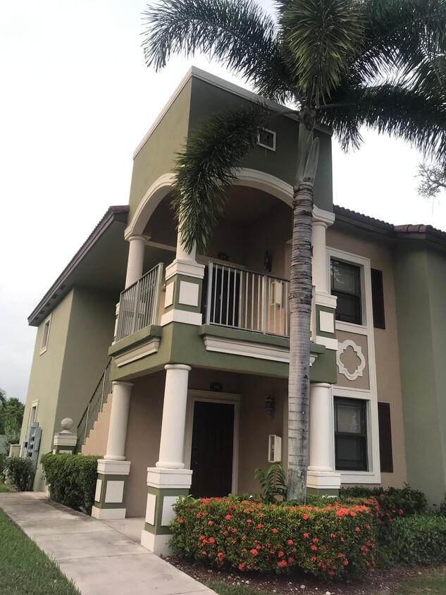 Foto principal - 3585 NE 5th St