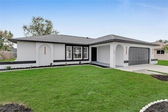 Building Photo - 1324 SE 22nd Terrace