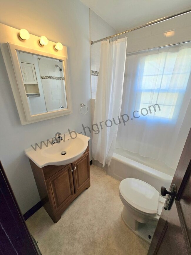 Building Photo - 4529 18th Ave