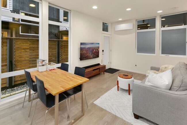 Foto del edificio - 319D Malden Ave E