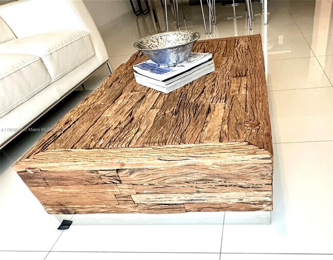 Foto del edificio - 7661 NW 107th Ave