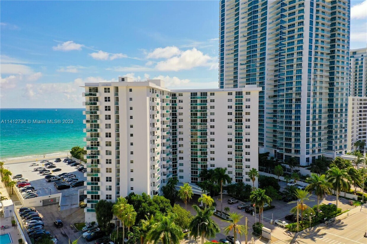 Foto principal - 3001 S Ocean Dr