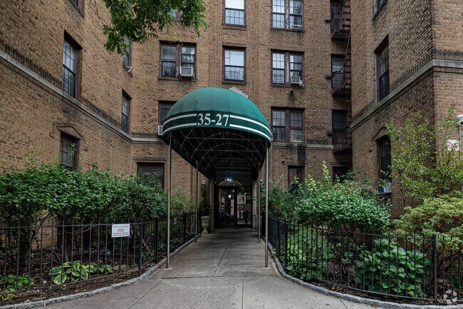 Building Entrance - Maple Court Apartments