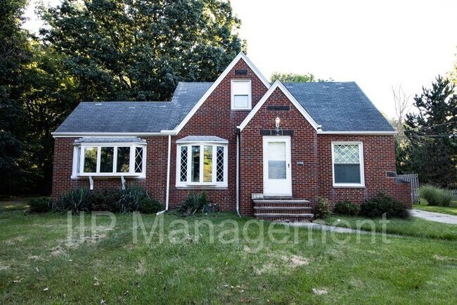Building Photo - Beautiful 3 bedroom home in Richmond Hts! ...
