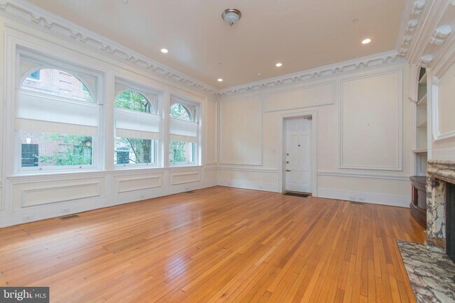 Building Photo - 2100 Delancey Pl