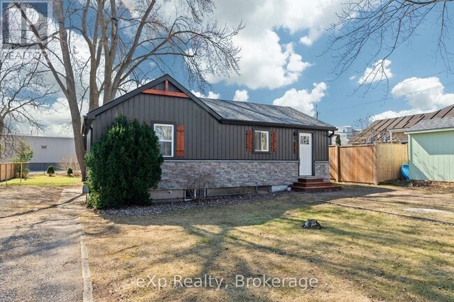 Building Photo - 236 Sydenham St