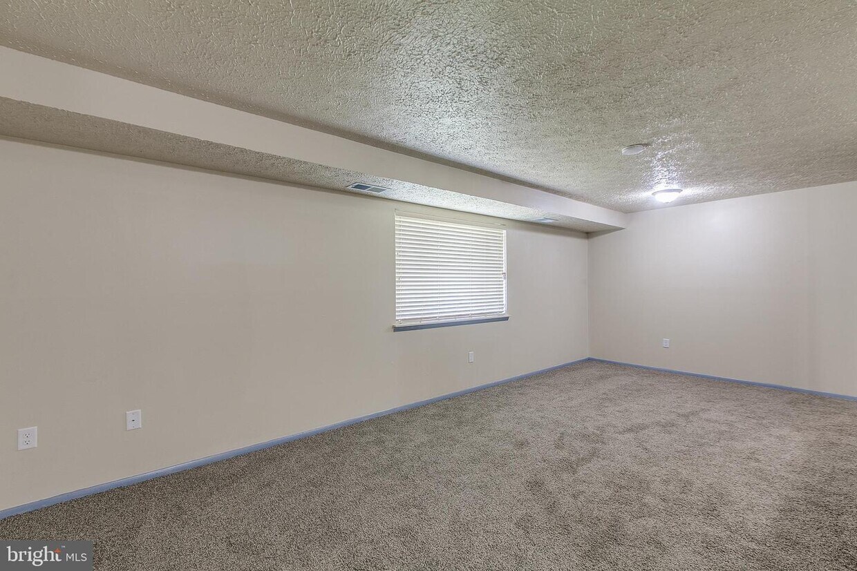 Primary Photo - 800 Heather Ridge Dr