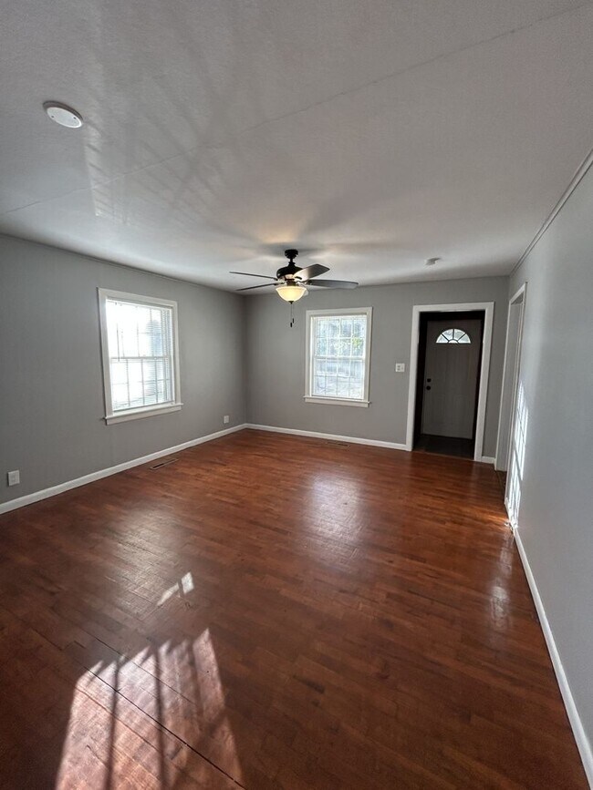 Foto del edificio - PRICE JUST DROPPED!!!!  AVAILABLE NOW!  3br/2ba House in Frontenac!