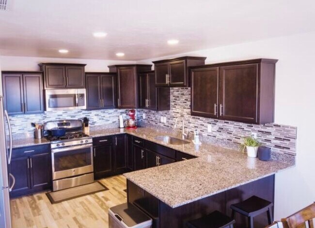 Building Photo - 513 W Sunpark Ln