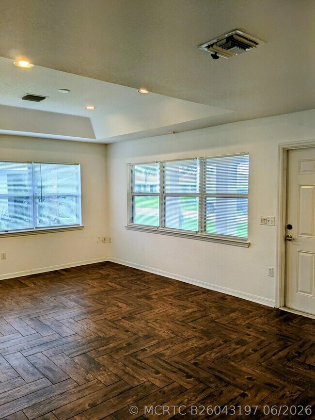 Building Photo - 1804 Blue Heron Ln
