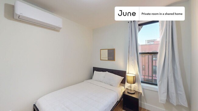 Foto del edificio - Private bedroom in 3 bed/2 bath Home