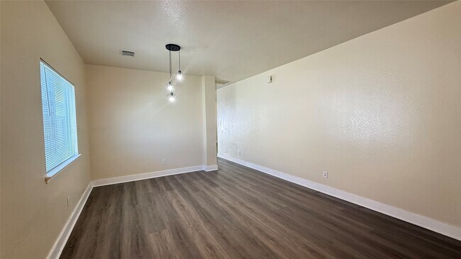 Building Photo - 1615 Palcio Real Dr