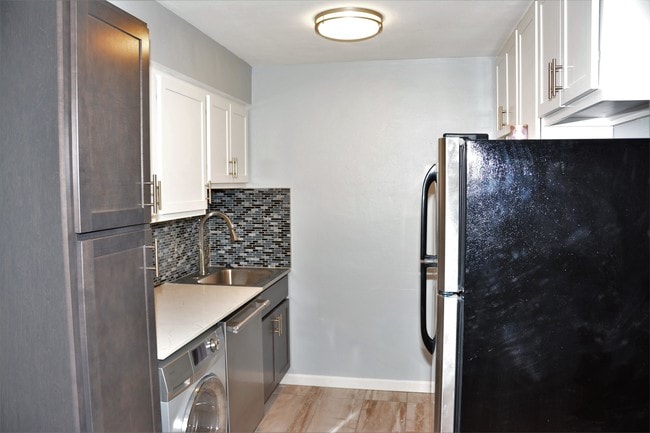 Building Photo - 10469 Briarbend Dr