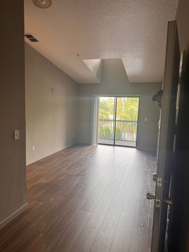 Foto del edificio - 1132 S Pine Ridge Cir