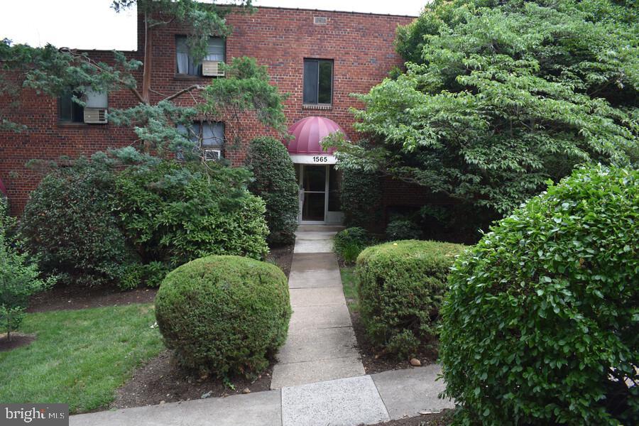 Foto principal - 1565 N Colonial Terrace