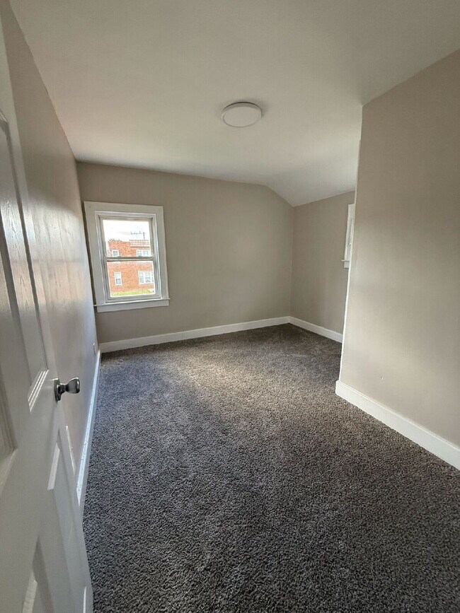 Foto del edificio - Find Comfort in Every Corner at Woodmont Avenue