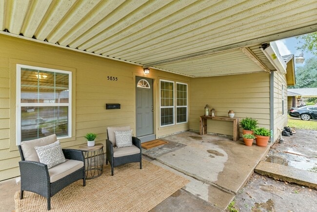 Building Photo - 5855 Beldart St