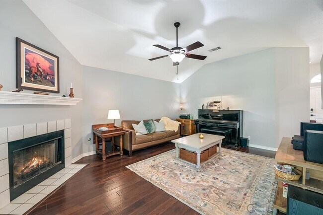 Building Photo - 802 Lantana Dr