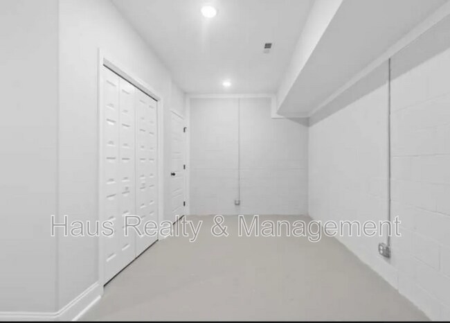 Foto del edificio - 64 W High St