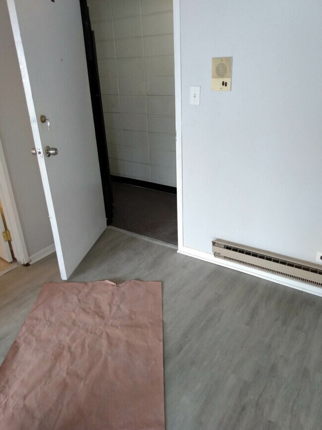 Entryway - 8727 S State St