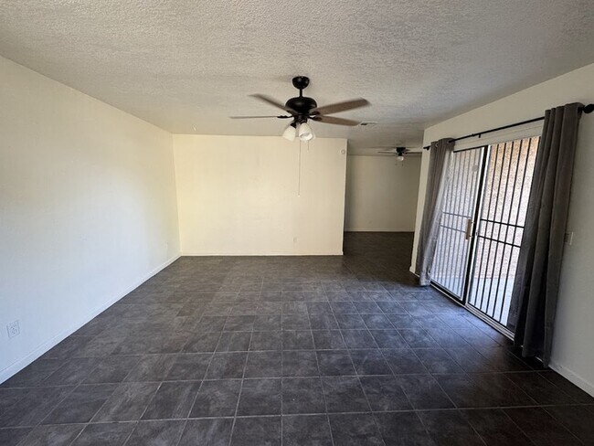 Building Photo - Maryvale 3br Townhome
