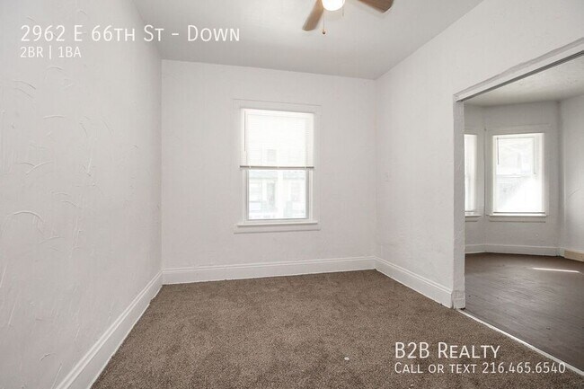 Foto del edificio - 2962 E 66th St