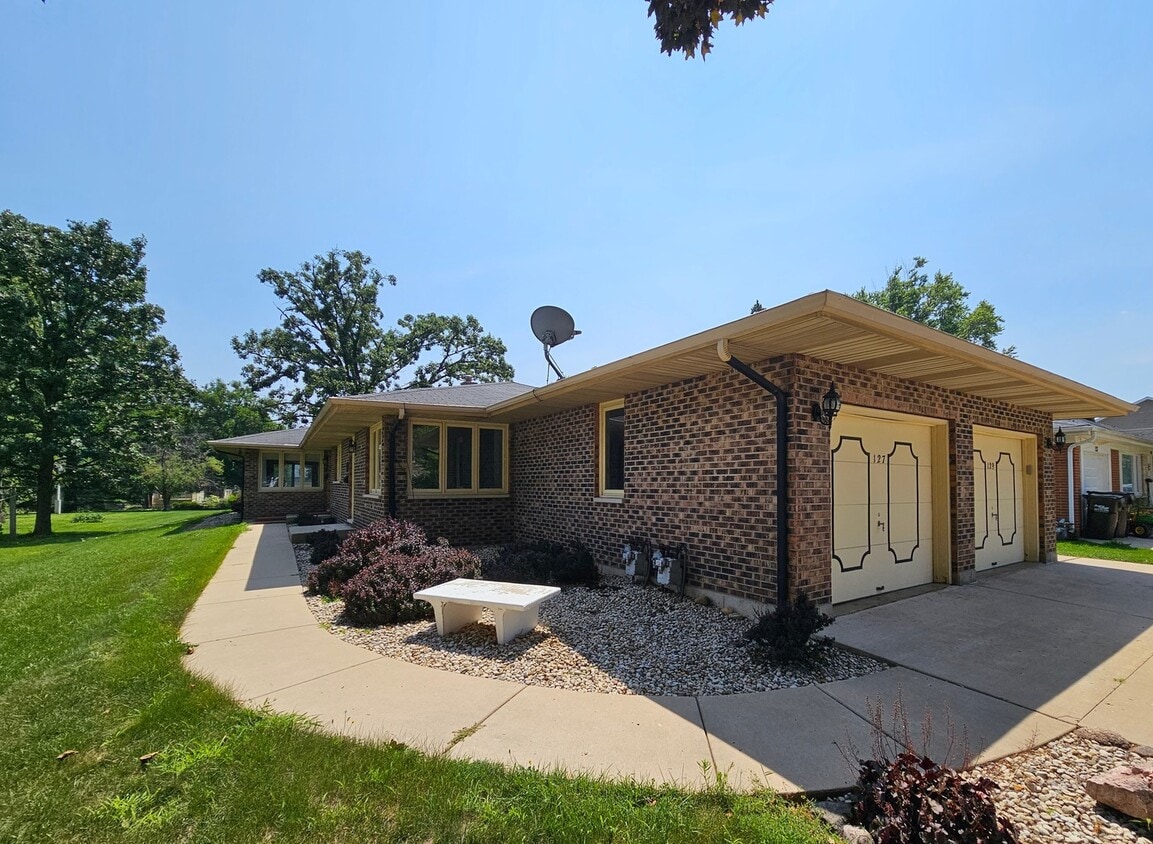 Foto principal - 129 McHenry Ave