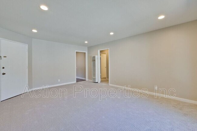 Building Photo - 625 Victor Way