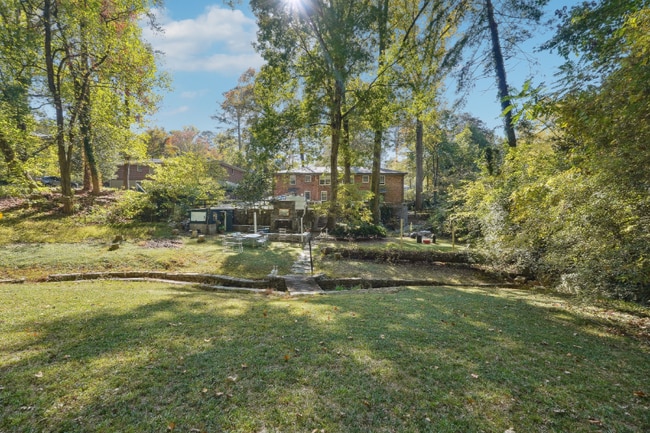 Building Photo - 2071-2073 E Roxboro Rd NE