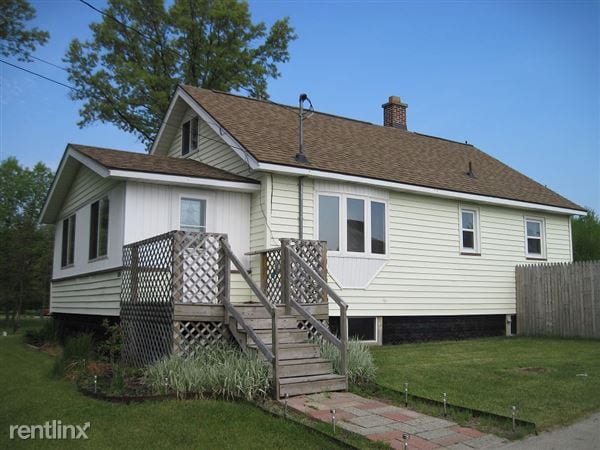 Building Photo - 2896 W Giles Rd