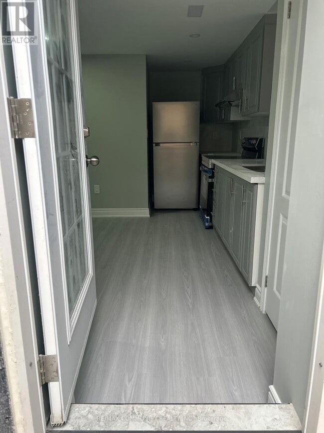 Building Photo - 70 Rosewell Cres